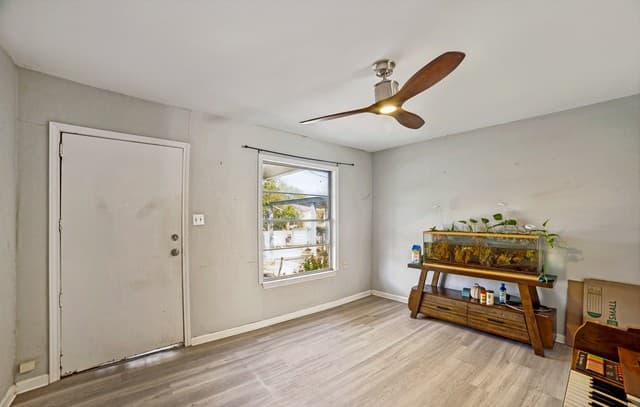 2-bedroom rental at 242 Rosabell in San Antonio, TX — photo 4