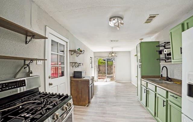 2-bedroom rental at 242 Rosabell in San Antonio, TX — photo 5