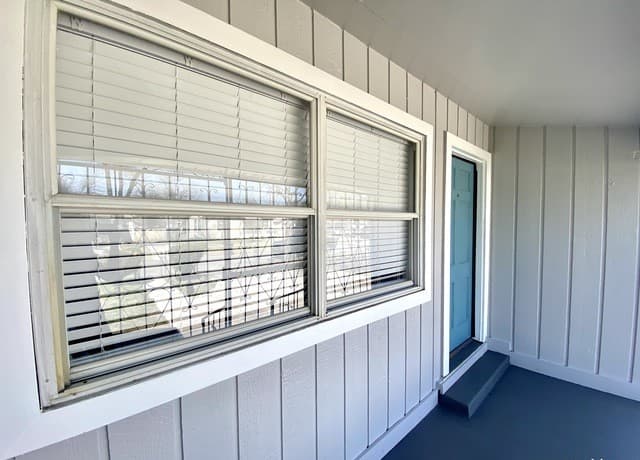 3-bedroom rental at 178 Sweetbriar in San Antonio, TX — photo 2