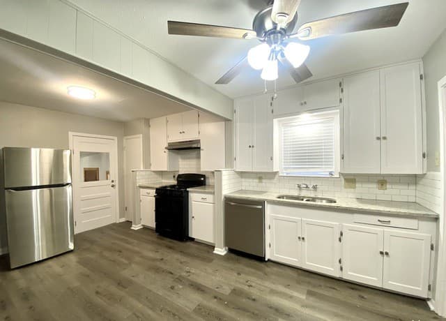 3-bedroom rental at 178 Sweetbriar in San Antonio, TX — photo 3