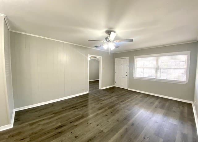 3-bedroom rental at 178 Sweetbriar in San Antonio, TX — photo 4