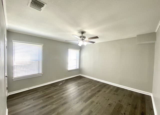 3-bedroom rental at 178 Sweetbriar in San Antonio, TX — photo 5