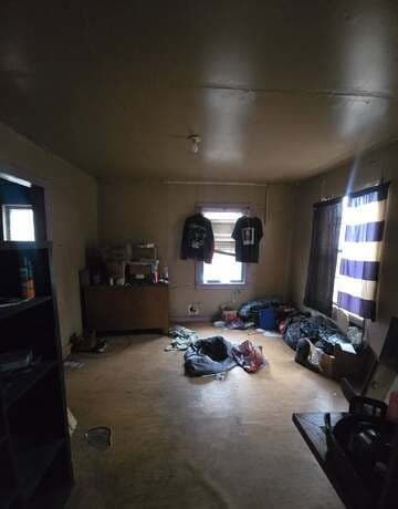 3-bedroom rental at 520 S San Bernardo in San Antonio, TX — photo 3