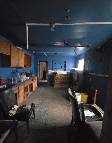 3-bedroom rental at 520 S San Bernardo in San Antonio, TX — photo 4