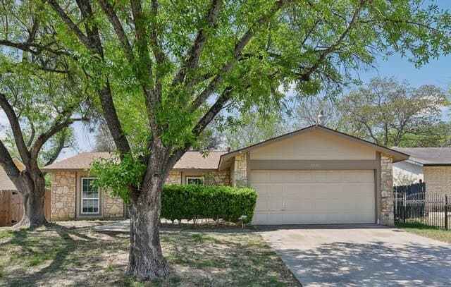 5-bedroom rental at 9019 Old Sky Harbor in San Antonio, TX — photo 1