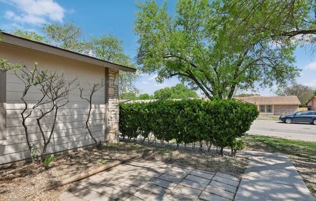 5-bedroom rental at 9019 Old Sky Harbor in San Antonio, TX — photo 4