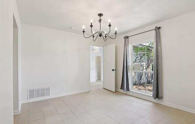 5-bedroom rental at 9019 Old Sky Harbor in San Antonio, TX — photo 5