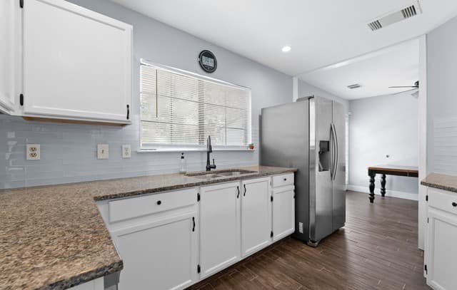 3-bedroom rental at 12811 Huntsman Lake Dr in San Antonio, TX — photo 5
