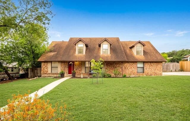4-bedroom rental at 14307 Oak Shadows Dr in San Antonio, TX — photo 2
