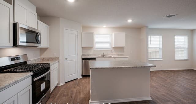4-bedroom rental at 7334 Blue Moon Cove in San Antonio, TX — photo 4
