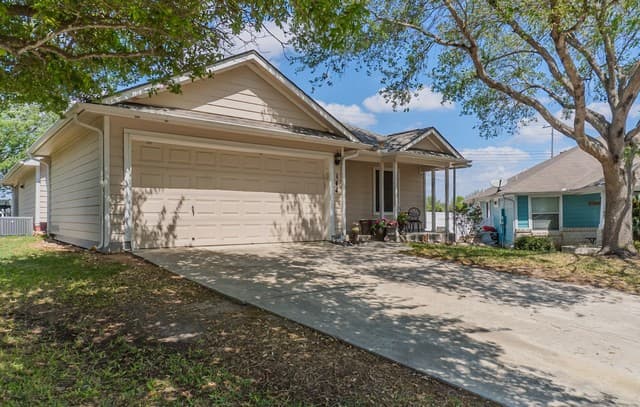 3-bedroom rental at 144 Running in Cibolo, TX — photo 2
