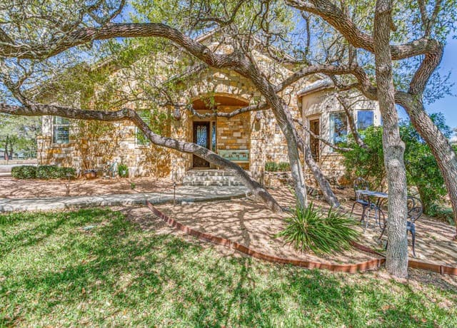 3-bedroom rental at 460 Shepherds Crook in Helotes, TX — photo 4
