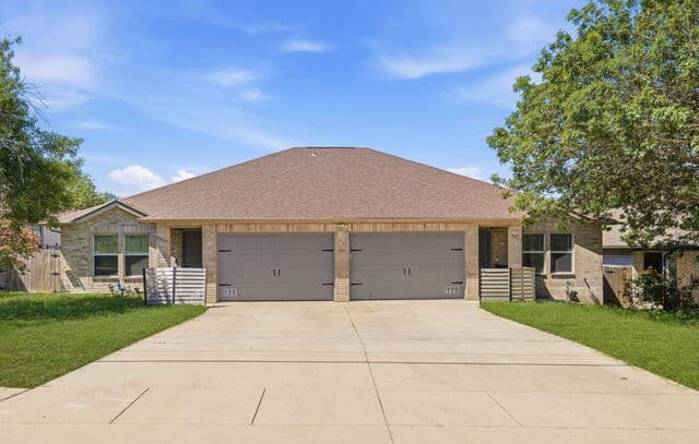 rental at 7025 Tourant in San Antonio, TX — photo 1