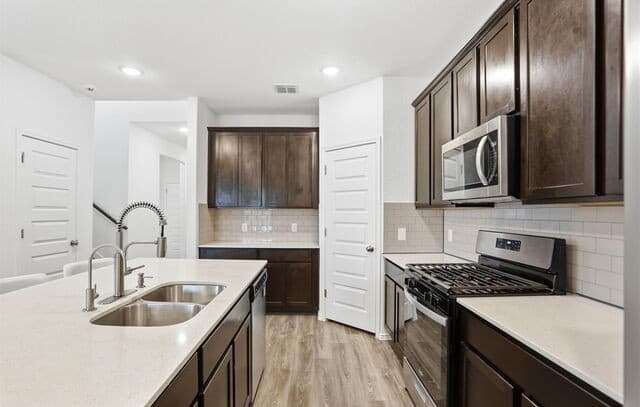 3-bedroom rental at 13250 Hagerd in St Hedwig, TX — photo 2