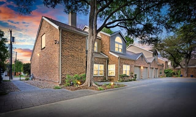 3-bedroom rental at 8103 N New Braunfels Unit 12 in San Antonio, TX — photo 2