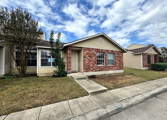 3-bedroom rental at 9140 Timber Path #905 Unit 905 in San Antonio, TX — photo 1