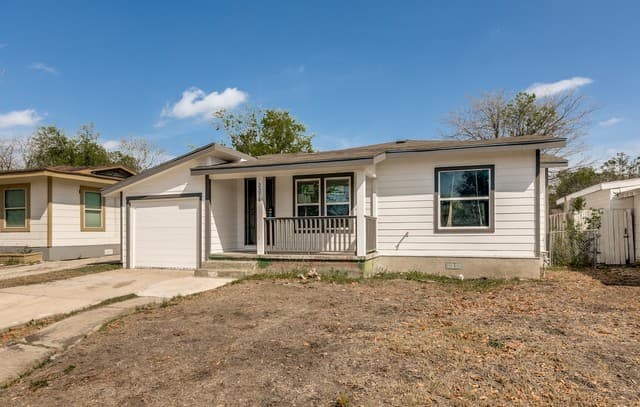 3-bedroom rental at 2371 Burnet in San Antonio, TX — photo 1
