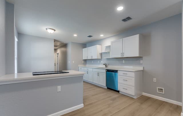 3-bedroom rental at 2371 Burnet in San Antonio, TX — photo 3