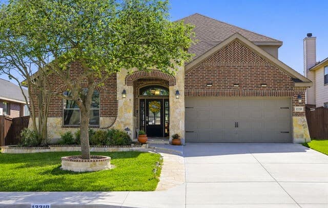 4-bedroom rental at 12210 Old Stillwater in San Antonio, TX — photo 1