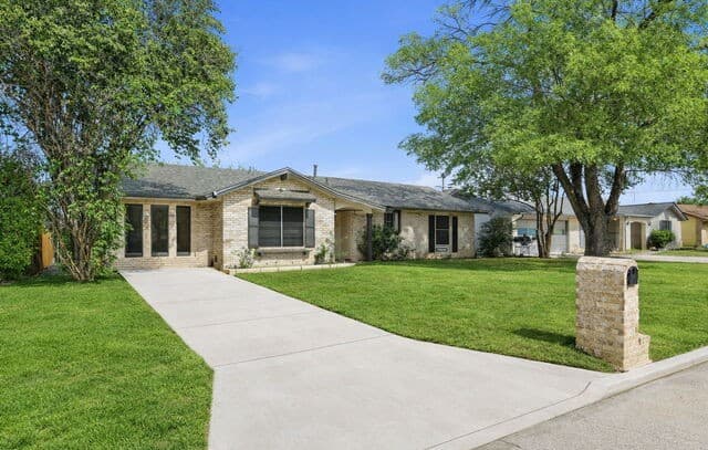 3-bedroom rental at 9518 Brightview St in San Antonio, TX — photo 2