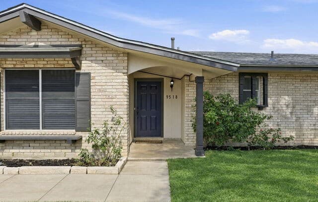 3-bedroom rental at 9518 Brightview St in San Antonio, TX — photo 3