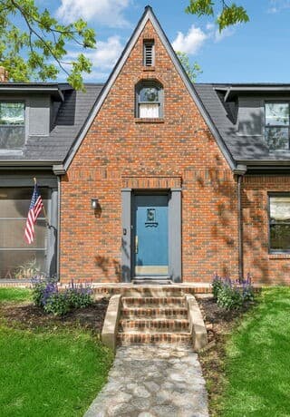 3-bedroom rental at 110 Henderson St in Alamo Heights, TX — photo 4