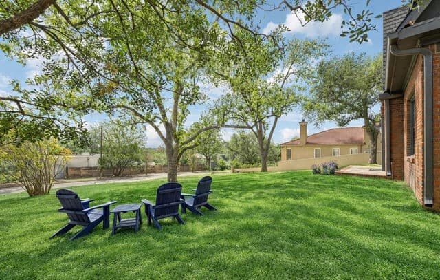 3-bedroom rental at 110 Henderson St in Alamo Heights, TX — photo 5