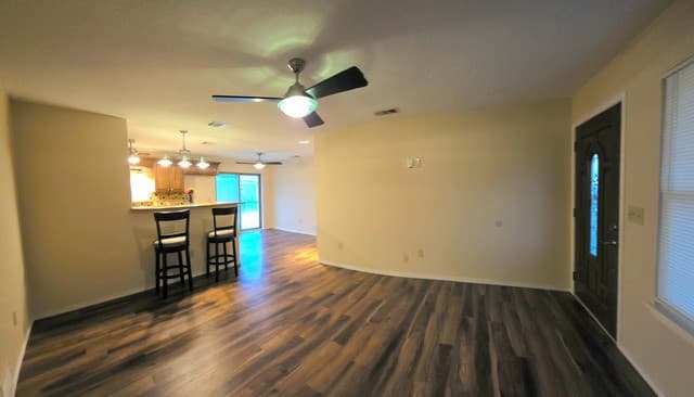 3-bedroom rental at 347 Bertetti in San Antonio, TX — photo 2
