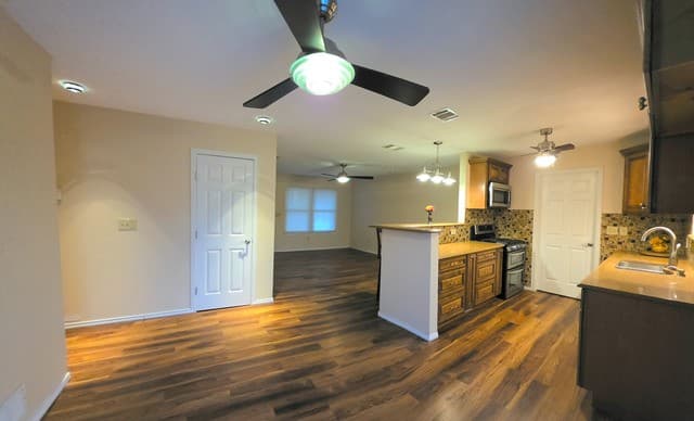 3-bedroom rental at 347 Bertetti in San Antonio, TX — photo 4