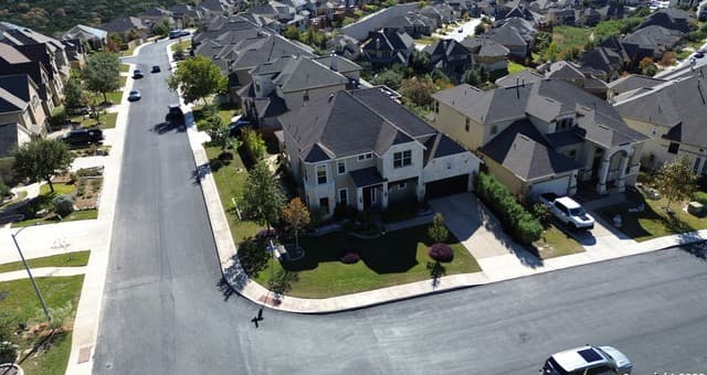 4-bedroom rental at 18910 Real Ridge in San Antonio, TX — photo 2