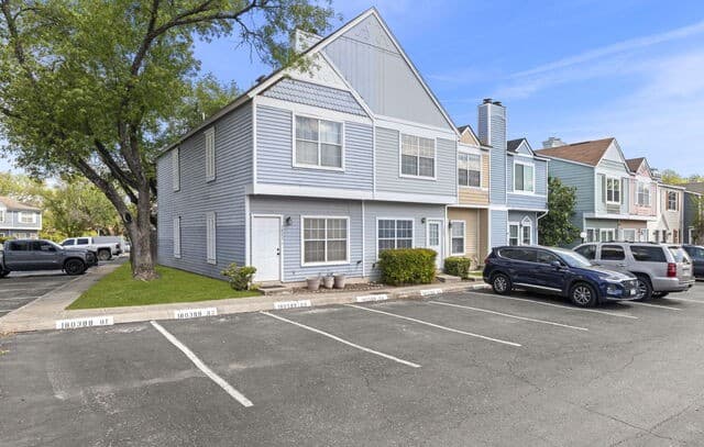 2-bedroom rental at 1805 Budding Blvd in San Antonio, TX — photo 3