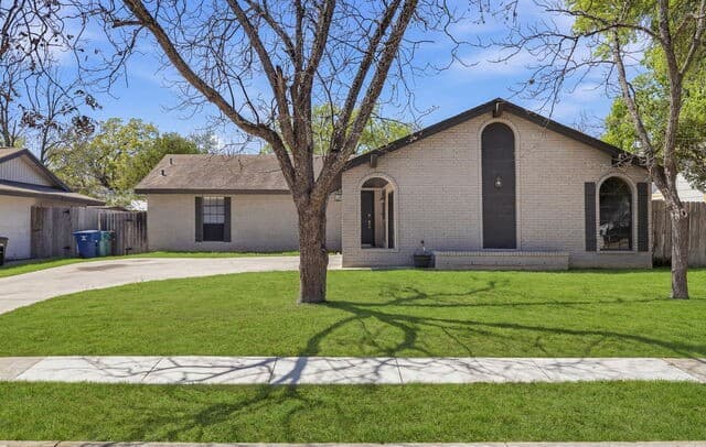 3-bedroom rental at 12707 La Quinta in San Antonio, TX — photo 2