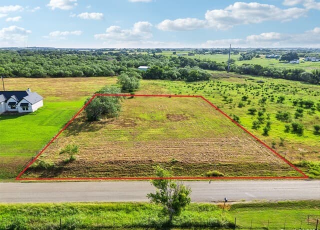 rental at 371 County Road 405 in Floresville, TX — photo 1
