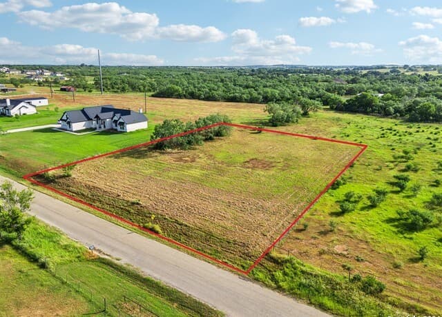 rental at 371 County Road 405 in Floresville, TX — photo 2