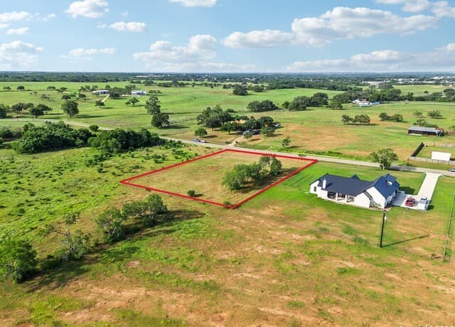 rental at 371 County Road 405 in Floresville, TX — photo 5