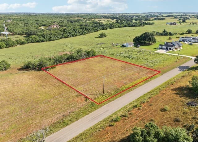 rental at 593 County Road 405 in Floresville, TX — photo 1