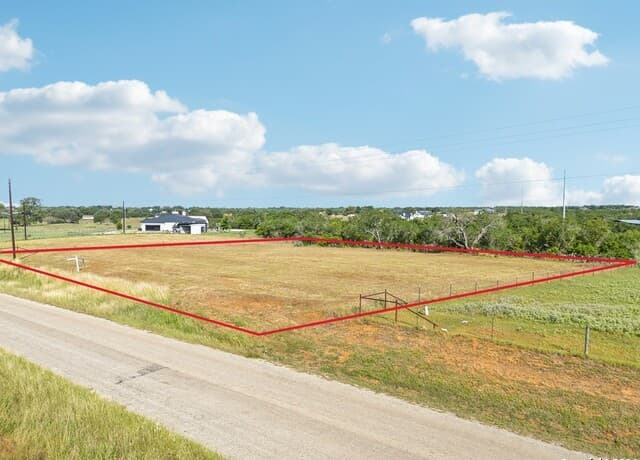 rental at 593 County Road 405 in Floresville, TX — photo 4