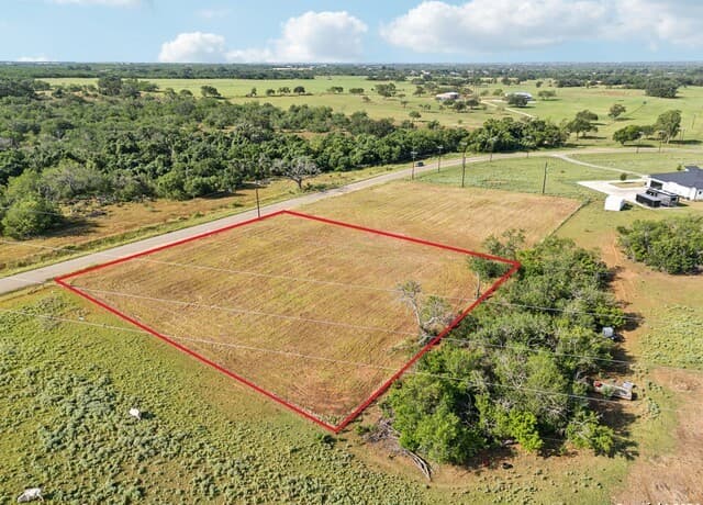 rental at 593 County Road 405 in Floresville, TX — photo 5