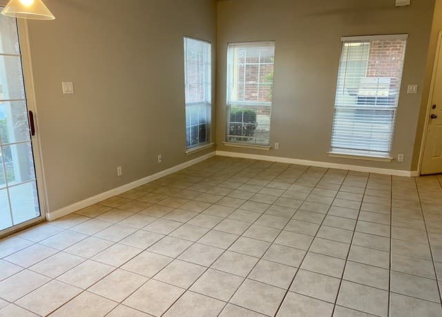 2-bedroom rental at 40 Chapel Hill Unit 40 in San Antonio, TX — photo 1
