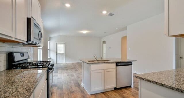 3-bedroom rental at 14759 Pearl Flats in San Antonio, TX — photo 4
