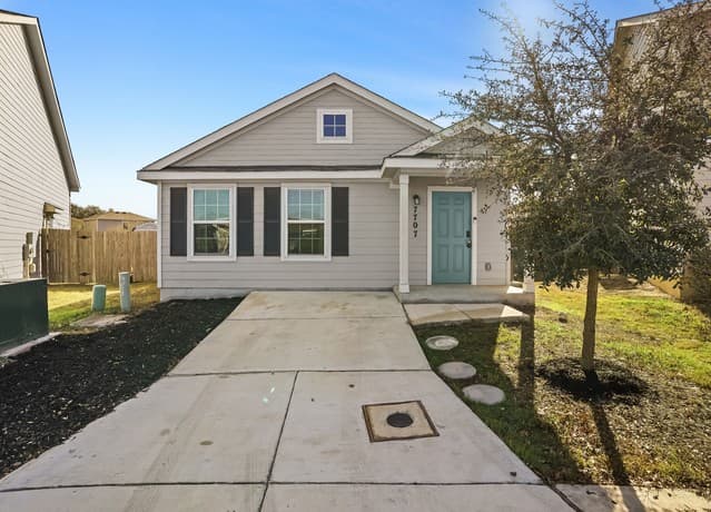 3-bedroom rental at 7707 Nopalitos Cove in San Antonio, TX — photo 1