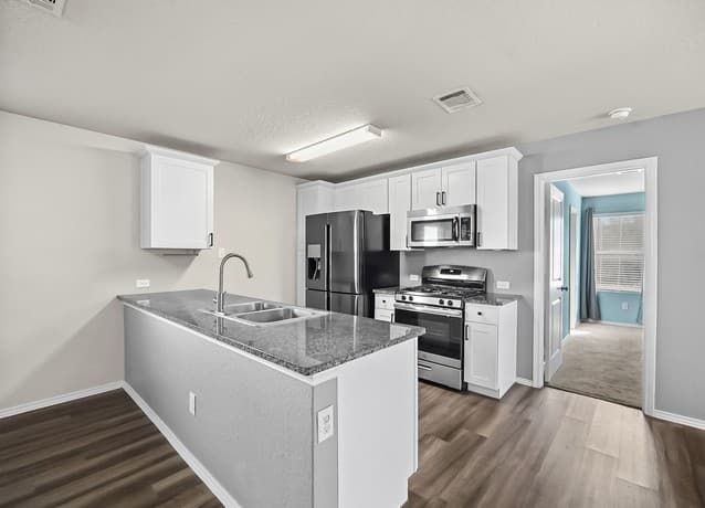 3-bedroom rental at 7707 Nopalitos Cove in San Antonio, TX — photo 2