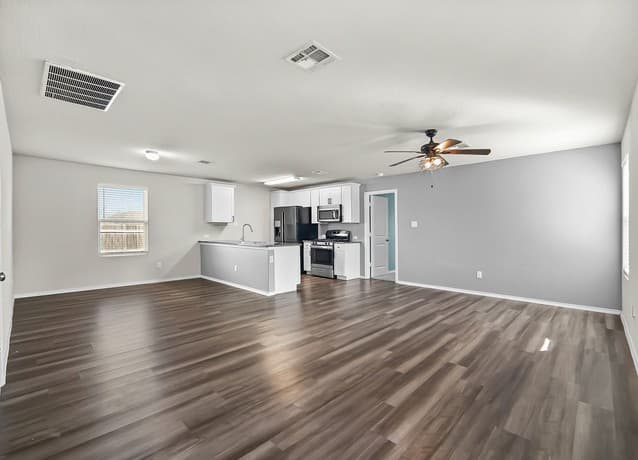 3-bedroom rental at 7707 Nopalitos Cove in San Antonio, TX — photo 4