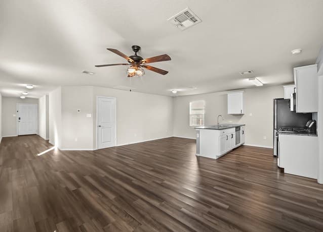 3-bedroom rental at 7707 Nopalitos Cove in San Antonio, TX — photo 5