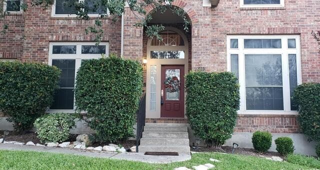 4-bedroom rental at 8403 Old Stone Gate in San Antonio, TX — photo 2