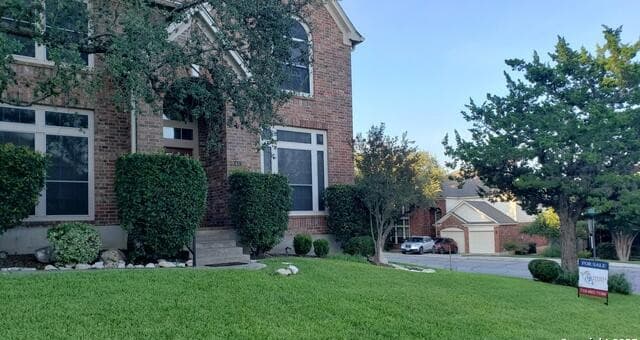 4-bedroom rental at 8403 Old Stone Gate in San Antonio, TX — photo 3