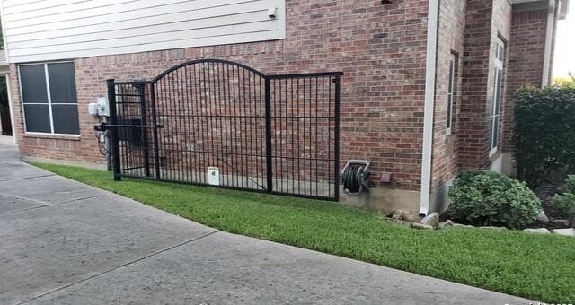 4-bedroom rental at 8403 Old Stone Gate in San Antonio, TX — photo 4