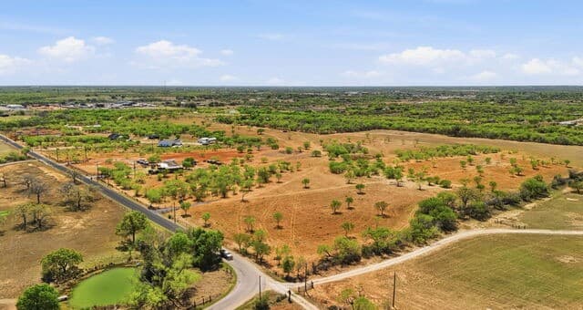 rental at TBD Cr 329 in Floresville, TX — photo 2