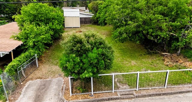 rental at 445 Furnish Ave in San Antonio, TX — photo 2