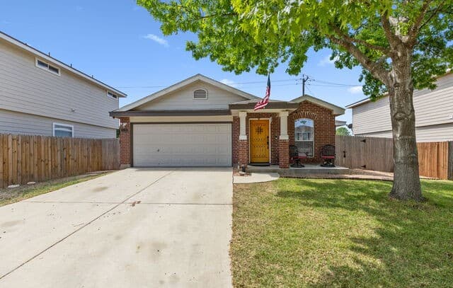 3-bedroom rental at 11138 Buckskin Bend in San Antonio, TX — photo 2